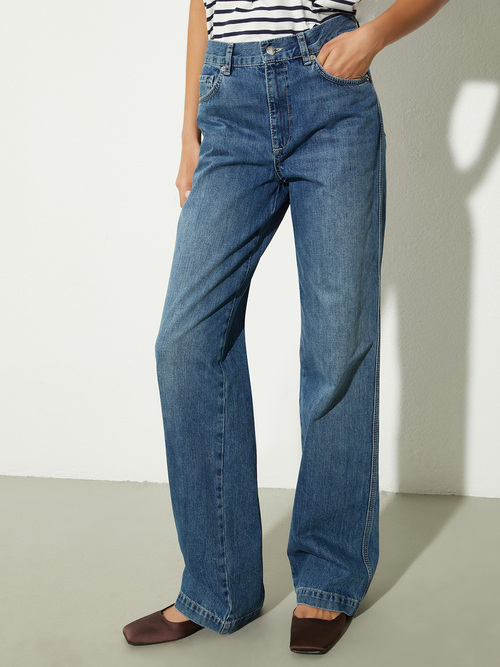 ストレートレッグ ジーンズ